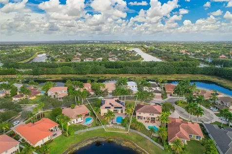 1018 Waterside Circle Weston FL 33327