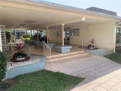 1395 NE 167th Street Miami FL 33162