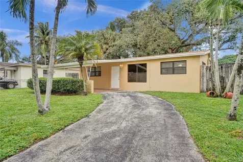 2401 N 62nd Avenue Hollywood FL 33024
