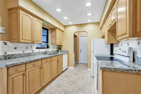 2401 N 62nd Avenue Hollywood FL 33024