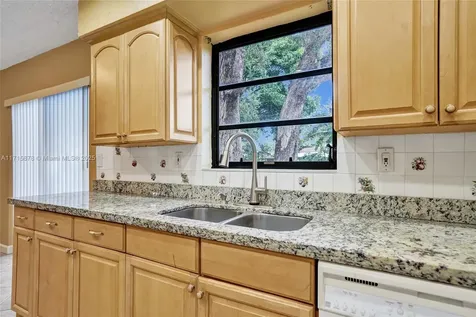 2401 N 62nd Avenue Hollywood FL 33024
