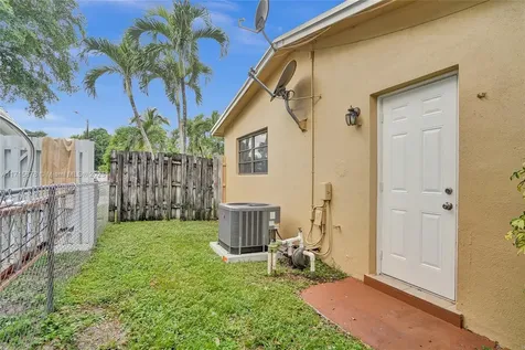 2401 N 62nd Avenue Hollywood FL 33024