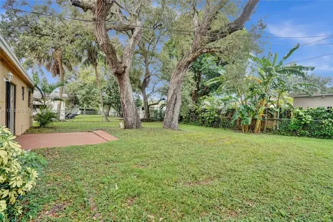 2401 N 62nd Avenue Hollywood FL 33024
