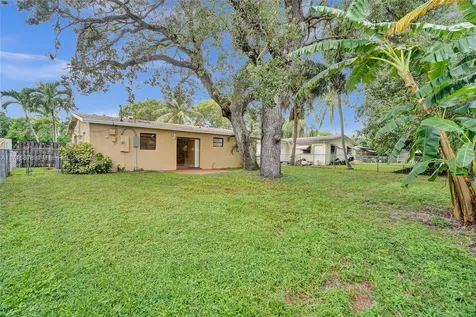 2401 N 62nd Avenue Hollywood FL 33024