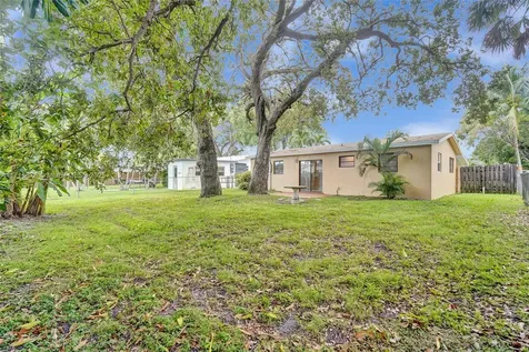 2401 N 62nd Avenue Hollywood FL 33024