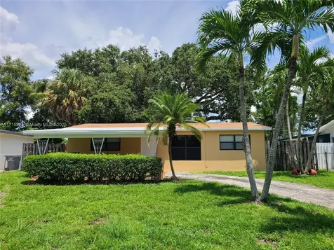 2401 N 62nd Avenue Hollywood FL 33024