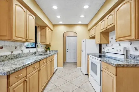 2401 N 62nd Avenue Hollywood FL 33024