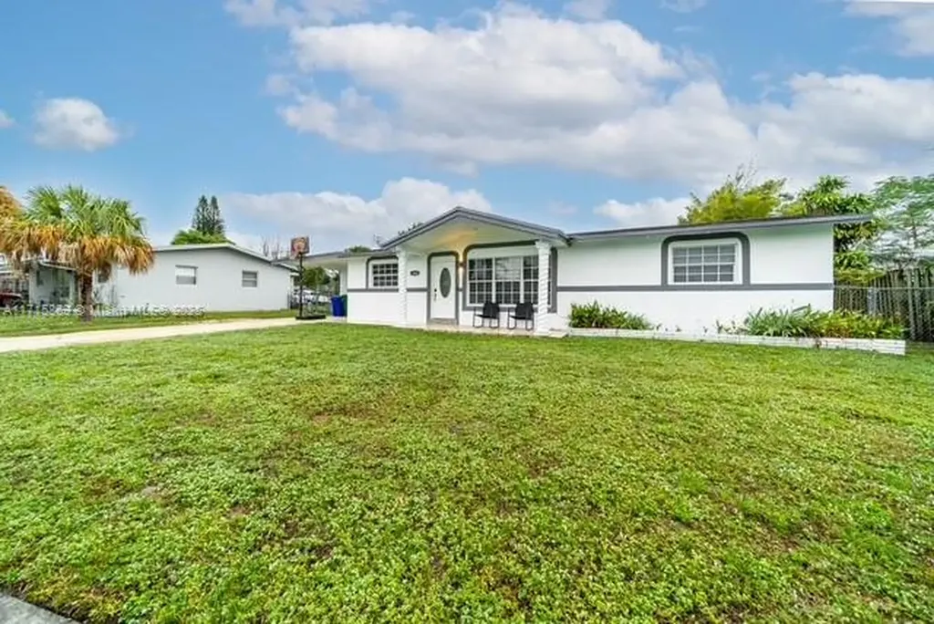 1824 SW 43rd Avenue Fort Lauderdale FL 33317