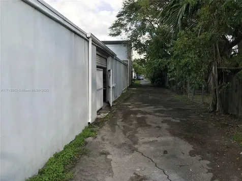 1628 NW 28th Street Miami FL 33142