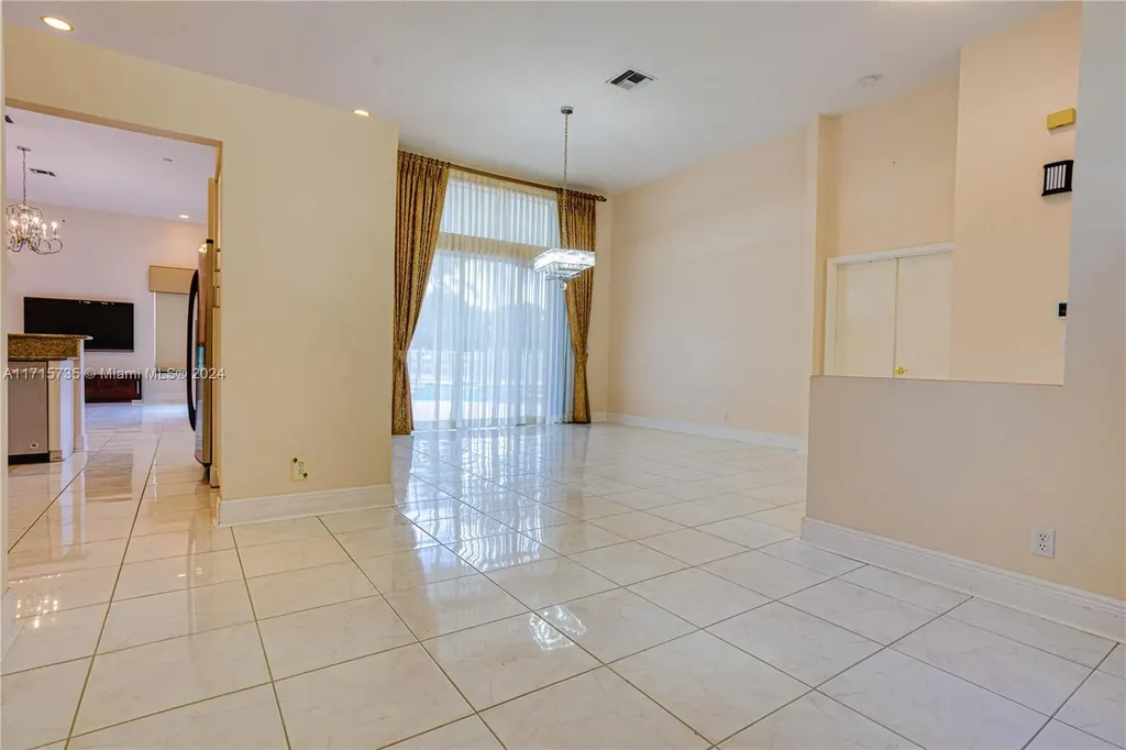 4957 NW 111th Terrace Coral Springs FL 33076