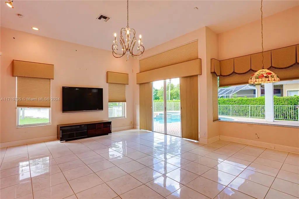 4957 NW 111th Terrace Coral Springs FL 33076