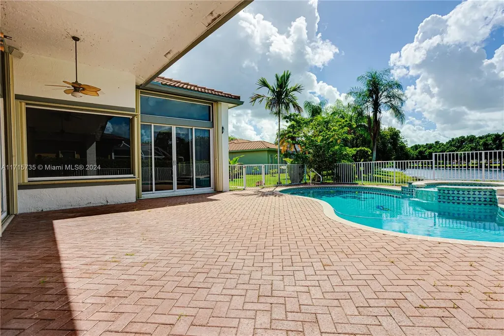 4957 NW 111th Terrace Coral Springs FL 33076