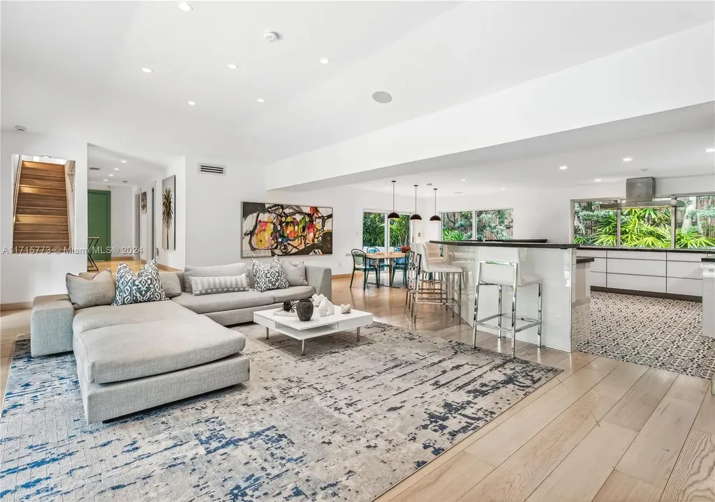 4365 N Bay Road Miami Beach FL 33140