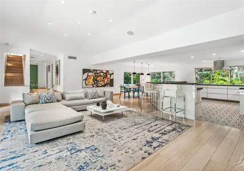 4365 N Bay Road Miami Beach FL 33140