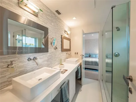 4365 N Bay Road Miami Beach FL 33140