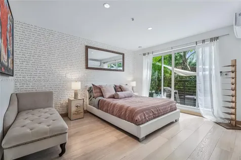 4365 N Bay Road Miami Beach FL 33140