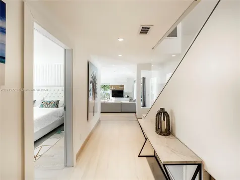 4365 N Bay Road Miami Beach FL 33140