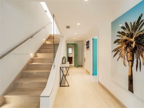 4365 N Bay Road Miami Beach FL 33140