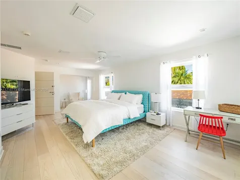 4365 N Bay Road Miami Beach FL 33140