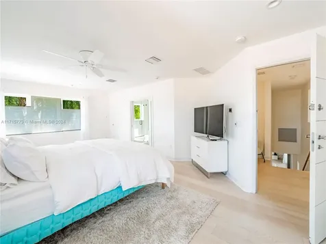 4365 N Bay Road Miami Beach FL 33140
