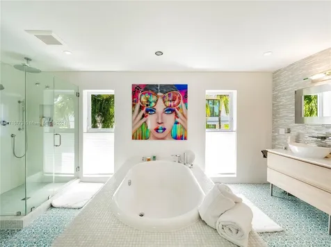 4365 N Bay Road Miami Beach FL 33140
