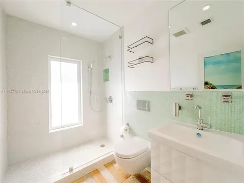 4365 N Bay Road Miami Beach FL 33140