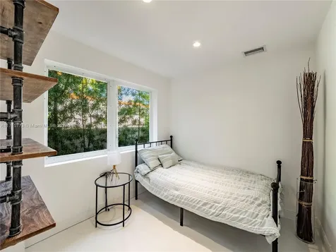 4365 N Bay Road Miami Beach FL 33140