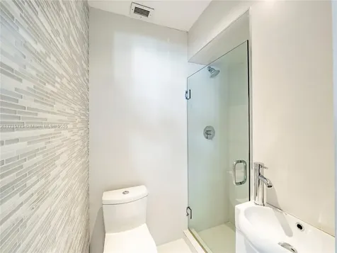 4365 N Bay Road Miami Beach FL 33140