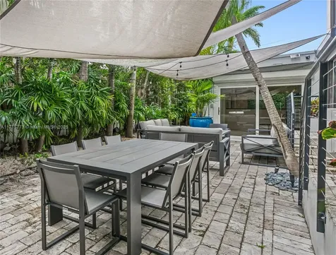 4365 N Bay Road Miami Beach FL 33140