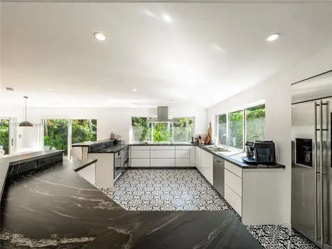 4365 N Bay Road Miami Beach FL 33140