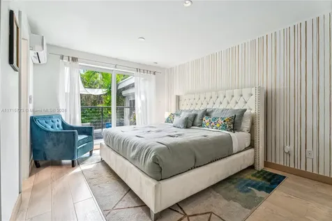 4365 N Bay Road Miami Beach FL 33140