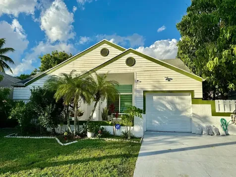 1061 SW 86th Avenue Pembroke Pines FL 33025