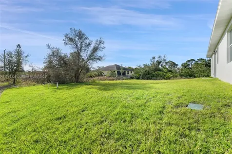 957 Commodore Street Lehigh Acres FL 33974