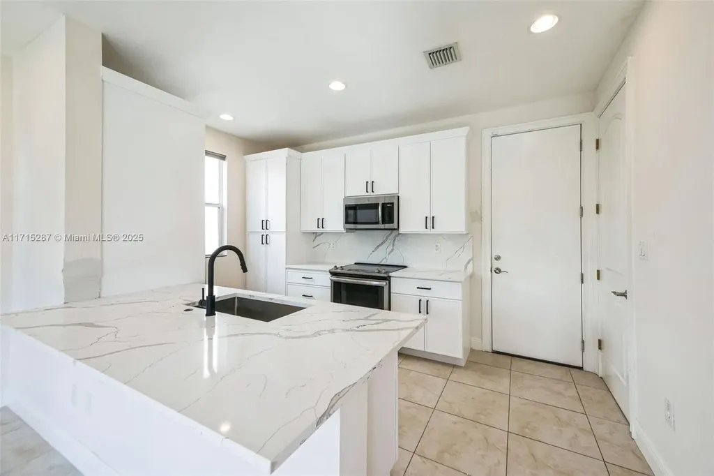 601 SW 10th Street Fort Lauderdale FL 33315