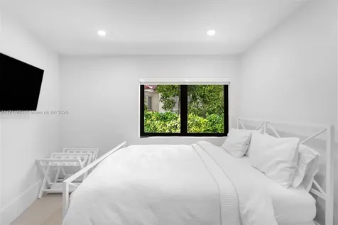 284 Las Brisas Court Coral Gables FL 33143