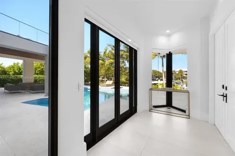284 Las Brisas Court Coral Gables FL 33143