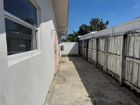 19001 SW 122nd Avenue Miami FL 33177