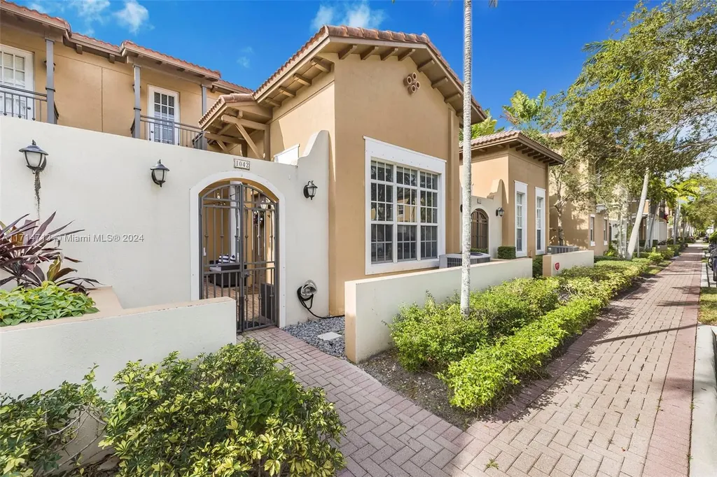 1042 SW 146th Terrace Pembroke Pines FL 33027