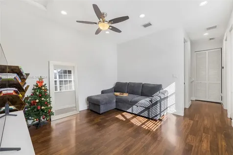 1042 SW 146th Terrace Pembroke Pines FL 33027
