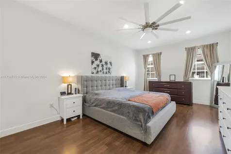 1042 SW 146th Terrace Pembroke Pines FL 33027