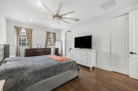 1042 SW 146th Terrace Pembroke Pines FL 33027