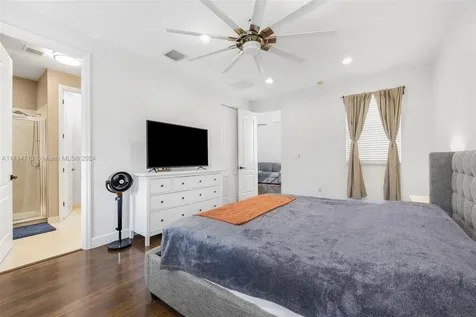 1042 SW 146th Terrace Pembroke Pines FL 33027
