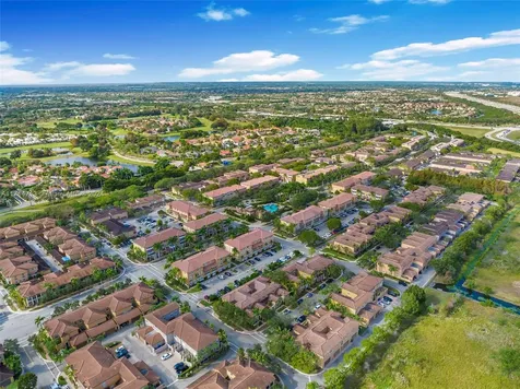 1042 SW 146th Terrace Pembroke Pines FL 33027