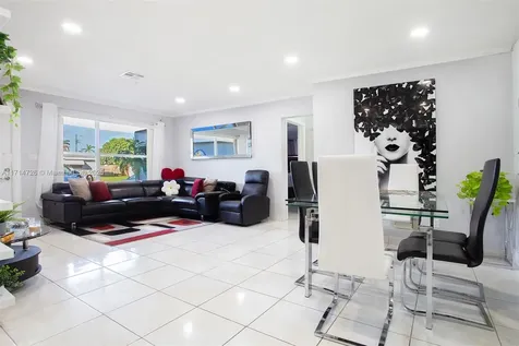 7580 Eaton Street Hollywood FL 33024