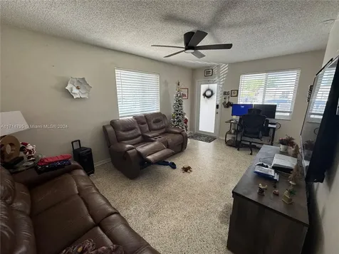 9228 SW 37th Street Miami FL 33165