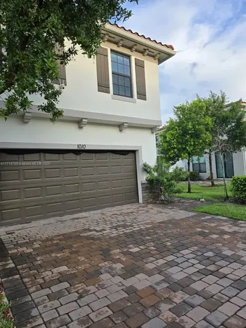 1010 White Oak Terrace Riviera Beach FL 33410