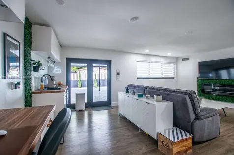 8341 SW 12th Terrace Miami FL 33144