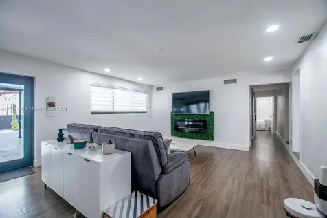 8341 SW 12th Terrace Miami FL 33144