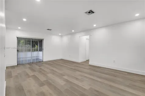 7861 NW 14th Street Pembroke Pines FL 33024