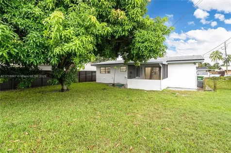 7861 NW 14th Street Pembroke Pines FL 33024